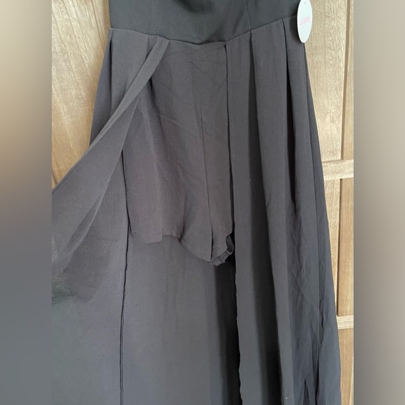 NWT Short Jumpsuit with Train. - Picture 3 of 8